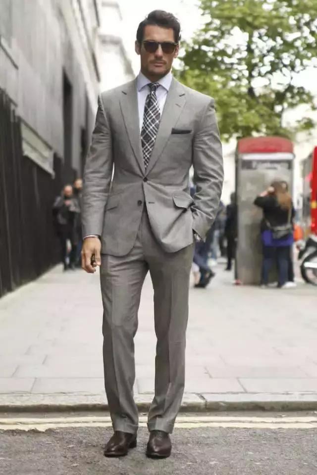 为啥你穿西装像房地产中介,房产中介西装