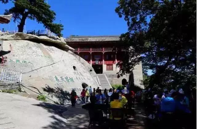 华山住宿山上过夜攻略,华山徒步上山住宿攻略