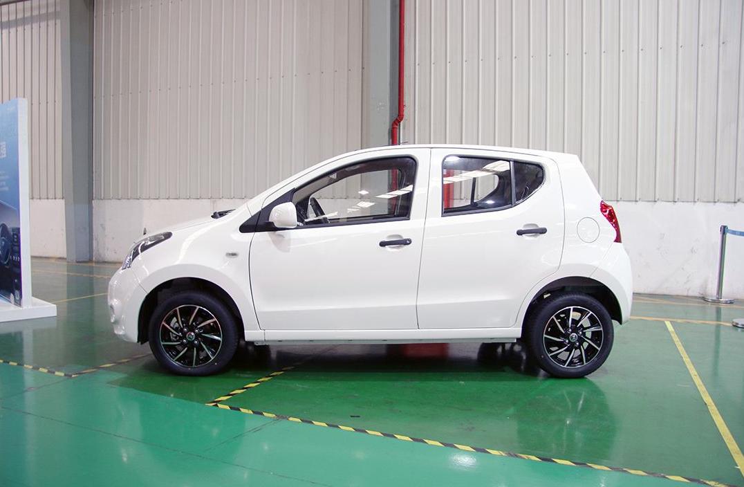 16款众泰云100s续航版本,众泰云100s纯电动汽车怎么样