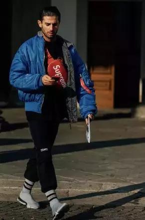 这才是本命年应该怎么穿,本命年男生怎么穿才更帅哦