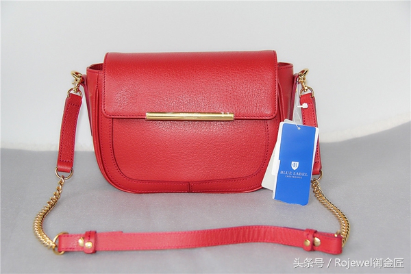 巴宝莉黑格纹真假,巴宝莉风衣蓝标和黑标的区别