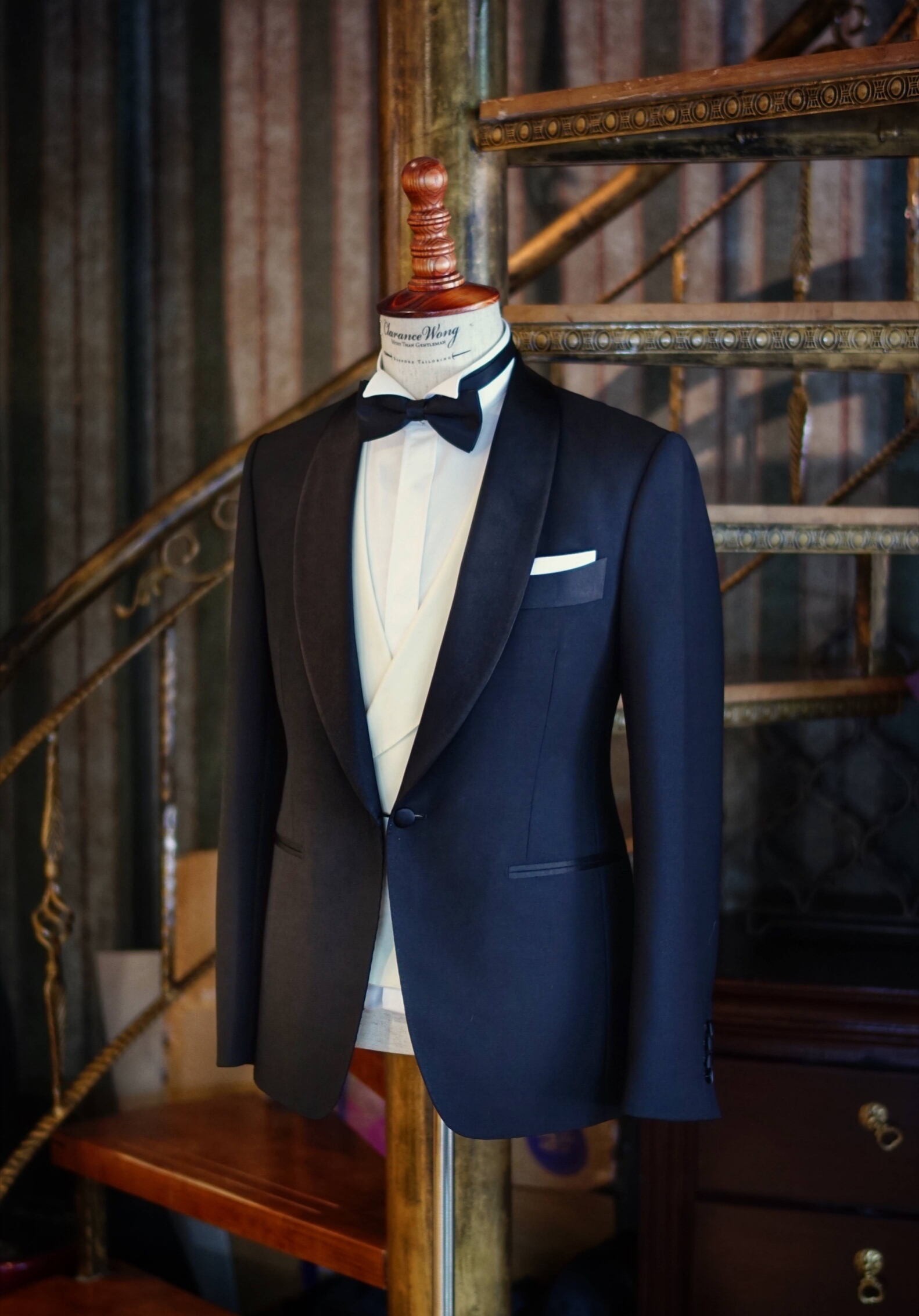 男士定制西装哪种好,男士西服套装英伦铜扣高档