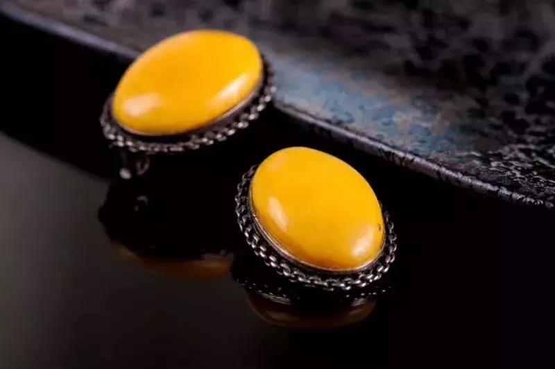 老蜜蜡如何佩戴和养护,老蜜蜡一般都是别人玩过很多年吗