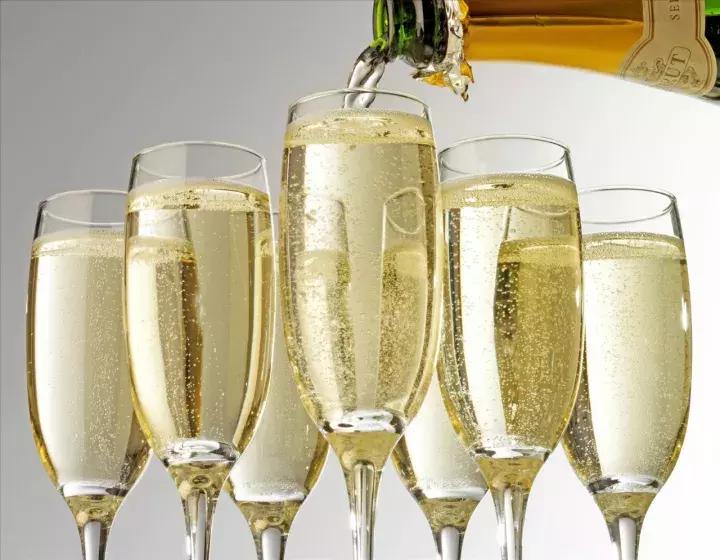 适合新手喝的起泡酒,起泡酒的正确冰镇方式