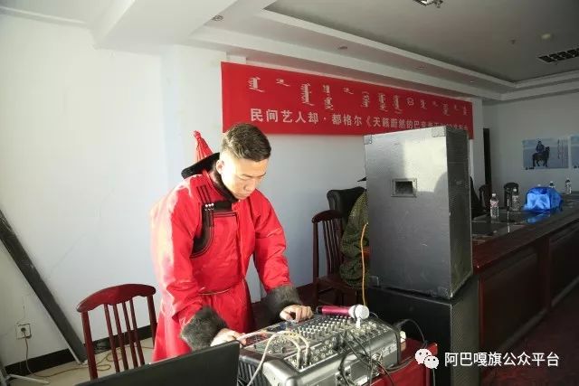 民间艺人却·都格尔发行个人CD《天籁蔚然的巴音查干》