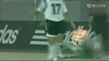 细数中国足坛*力暴**事件，谭望嵩扫堂腿，郑智上榜