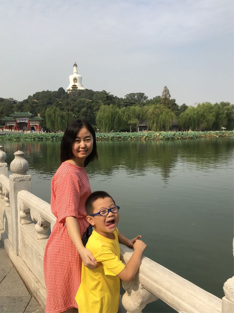 和小屁孩们一起出去玩的视频,和小屁孩玩的一天