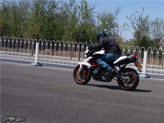 黄龙600巡航和春风650,春风nk650和黄龙600