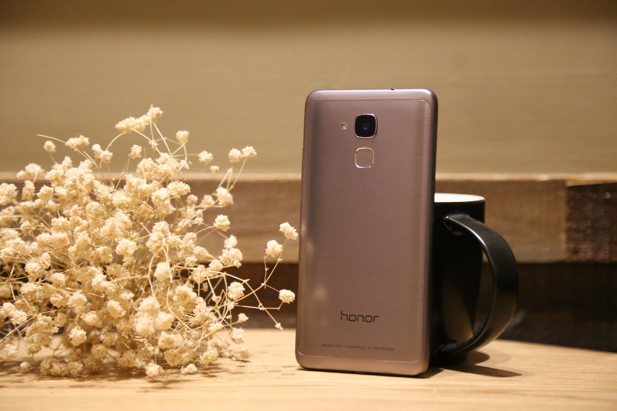 荣耀畅玩5c与荣耀5c是否一样,真芯评测