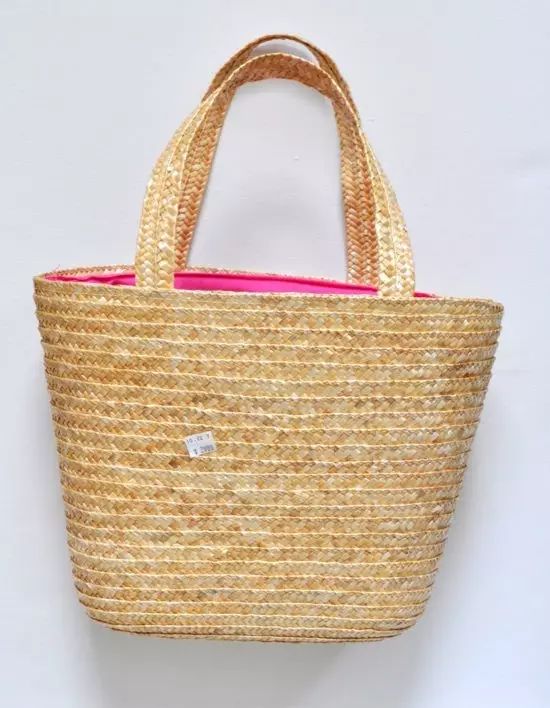 她拿这个擦一擦包包，立马变得和新的一样！