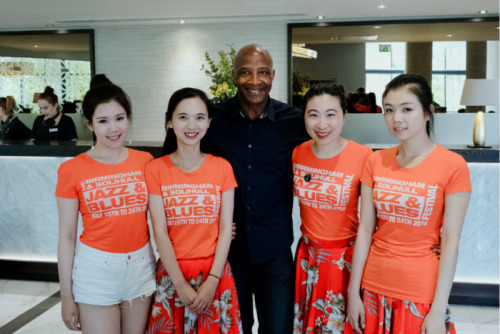 这位英国球星走了，40年前跟中国结下一段友好情