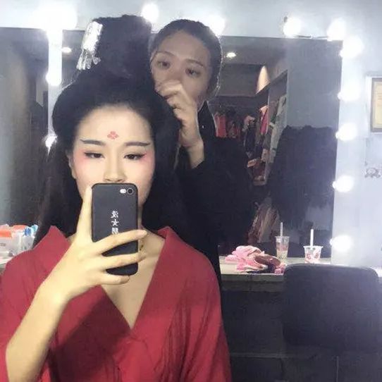 为什么别人的眼睛又亮又好看,为什么别人的眼睛又大又圆