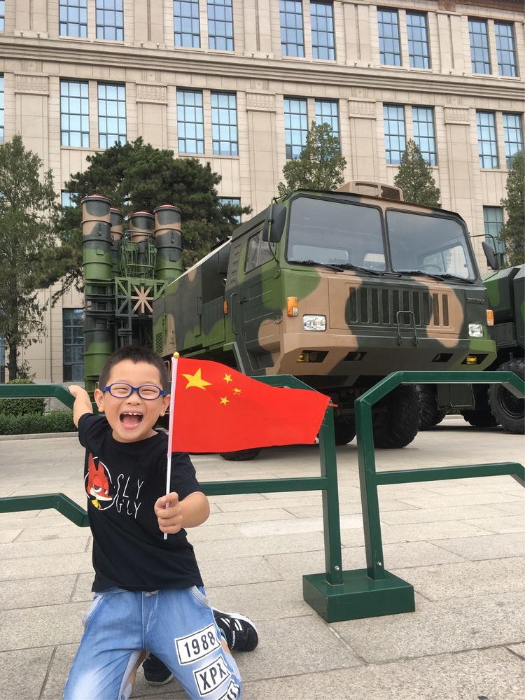 和小屁孩们一起出去玩的视频,和小屁孩玩的一天