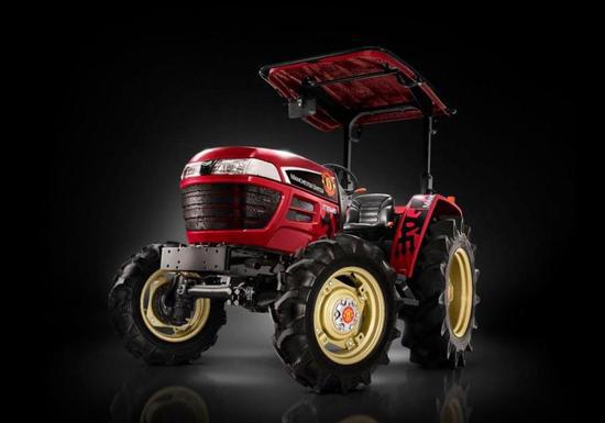 曼联官方拖拉机：农村没有你现象的那么土，农机也是可以很时尚！