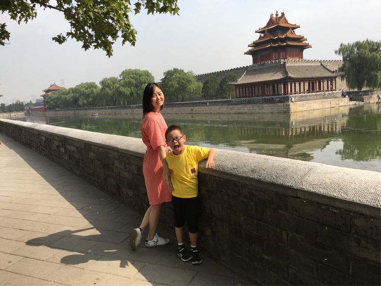 和小屁孩们一起出去玩的视频,和小屁孩玩的一天