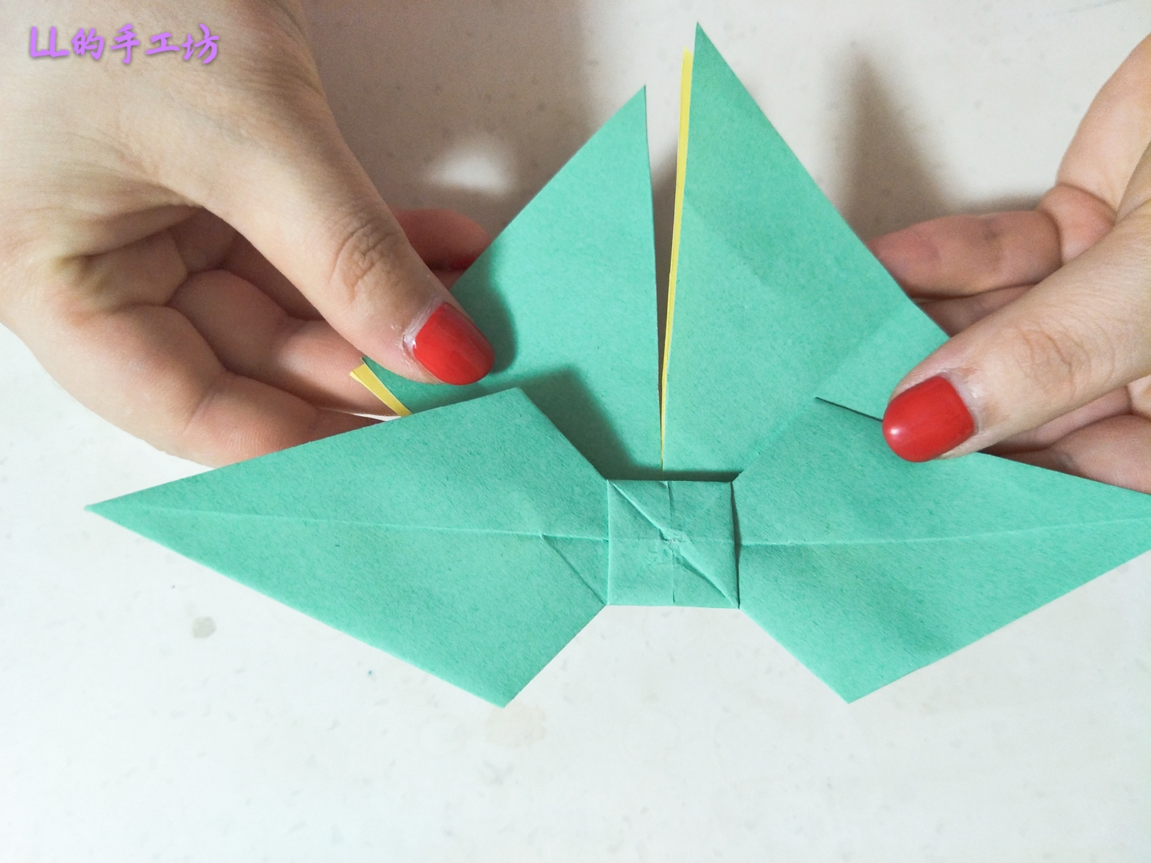 纸折的蝴蝶结教程,蝴蝶结怎么折出来简单又美丽