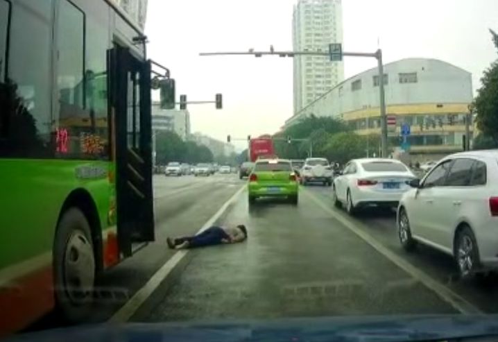 电动车撞到人逃跑算不算肇事逃逸,开电动车撞到人因惊吓逃逸