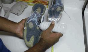 球鞋发黄清理,球鞋发黄怎么变白