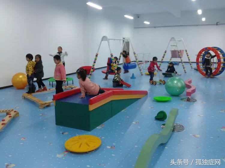 独自带自闭症孩子的星爸,星爸爸自闭症