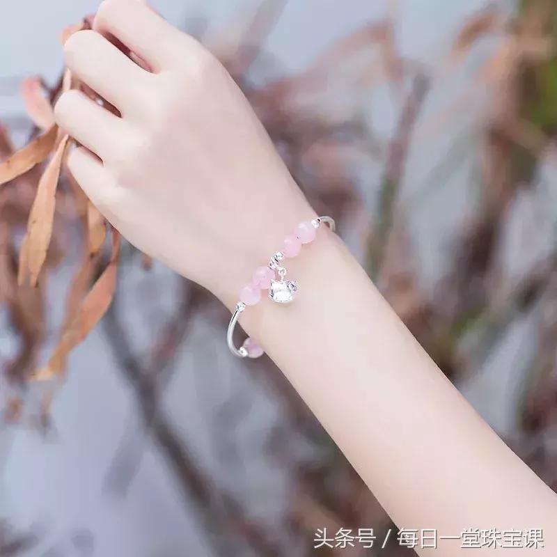 有些人戴玉珠手串真的看起来很土,一条漂亮的手串少不了好看的配饰