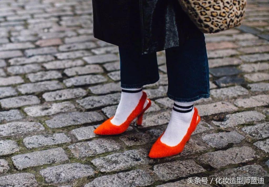 高跟鞋穿袜子很low吗,你永远不知道高跟鞋里穿什么袜子