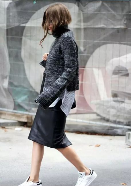 男士高领毛衣和衬衫叠穿,毛衣衬衫叠穿预知早春时尚风潮