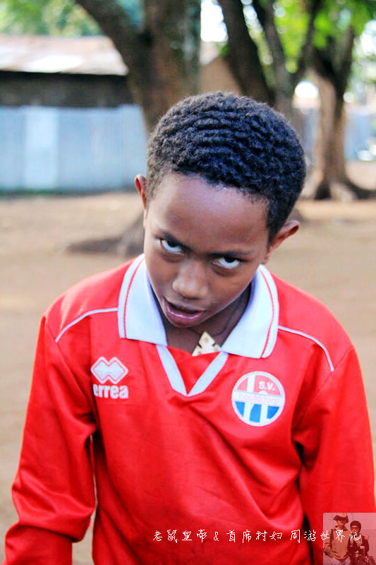 埃塞有块任性草坪:大部分时间是足球场,偶尔是机场,有时还混用