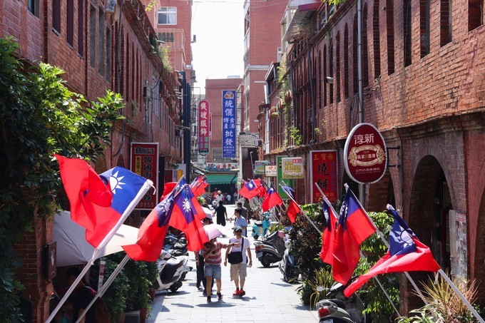 关上灯才意识到是黑夜,关上灯才知道它的魔力