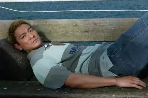 特步班尼路现在怎么样了,特步复古潮流真的吗