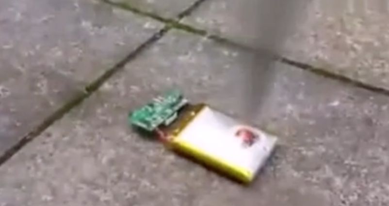 为什么不能咬电池,咬电池真的会有电吗