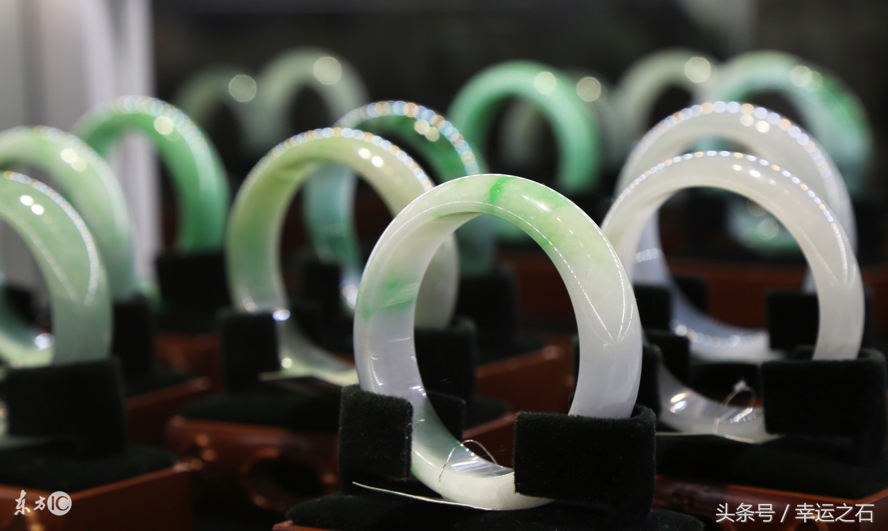 6-7千元翡翠手镯,翡翠手镯成色与价格