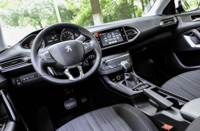 一款把法系车拉下神坛的车,史上法系最良心的三款车