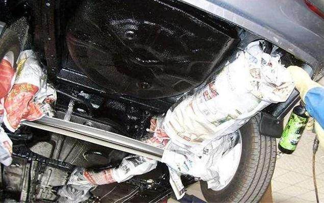 底盘被磕碰了需要做底盘装甲防锈,思域底盘有必要喷底盘防锈装甲吗