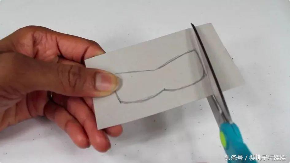 怎么做芭比娃娃的头壳,自己给芭比娃娃制作头饰