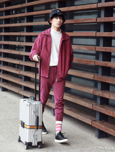 易烊千玺杨幂板鞋,易烊千玺杨幂张大仙