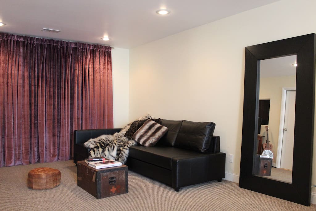 跟合肥闺蜜合租60平公寓，简单改装很温馨，房东看了竟免一月房租