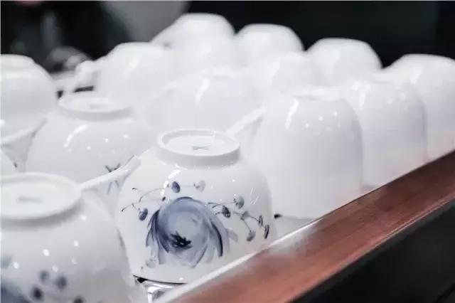 用一次性杯子喝咖啡喝出痰,用一次性杯子喝咖啡