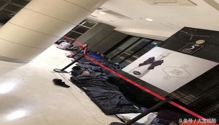 韩国民众打地铺排队,韩国打地铺排队