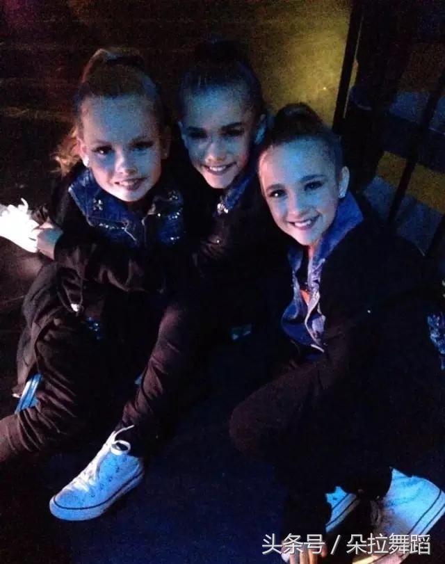 想代言耐克紧身裤，要够酷、还要会跳舞！不信你看她