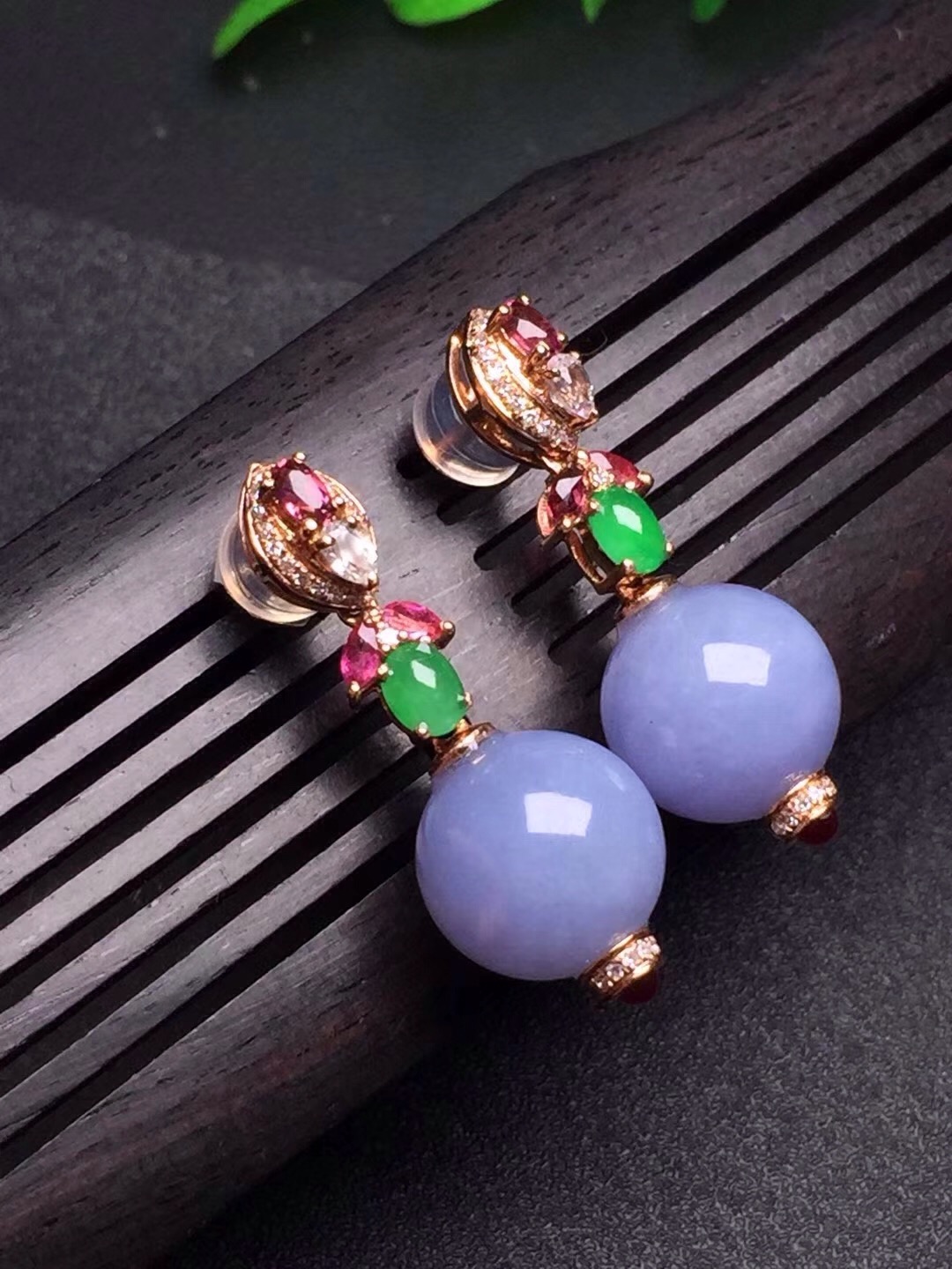 紫罗兰翡翠紫为贵,翡翠紫为贵黄为尊