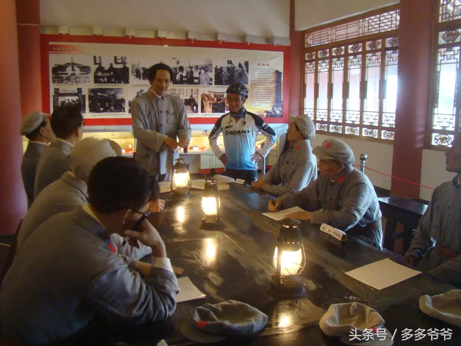 王锡康：我骑长征路纪实D97,沾益县，曲靖市三元宫，馆长赠书，马龙县