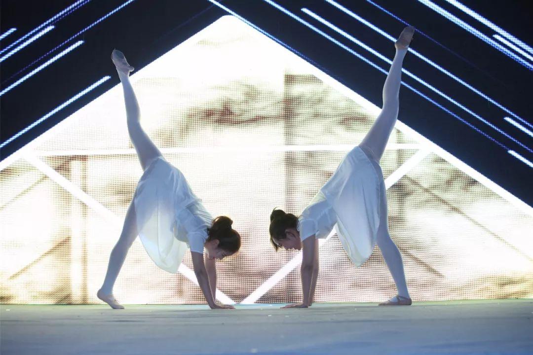 涓滃埄姹夋柉甯屽皵,浼犳壙缁忓吀鏅哄垱鏈潵