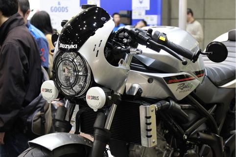 新古典派摩托车铃木SV650X