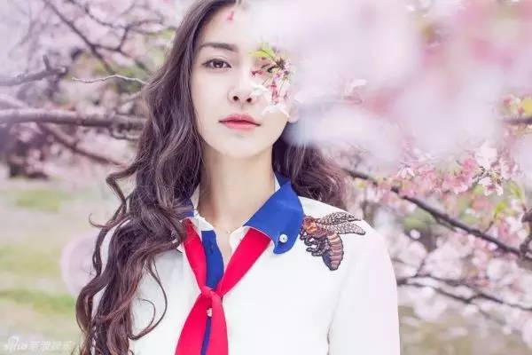 AB/宋佳/KarlieKloss让我来问问：不搞点花样的基本款你们还没穿腻吗？