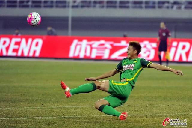 99年的他已经在中超崭露头角,80后的你还打游戏呢?