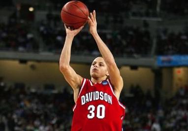 三年前的库里,库里四年前的视频