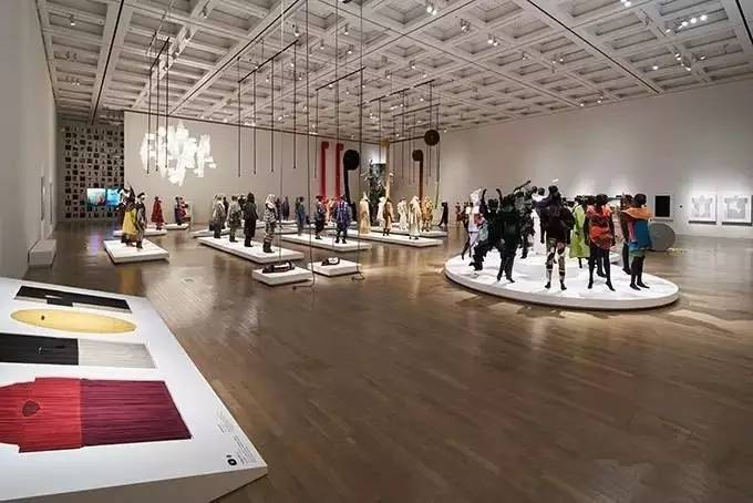 他设计的褶皱，在时尚圈领跑了53年！