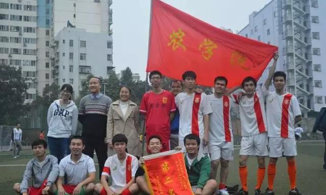 足球毕业季视频,毕业季不说再见字体