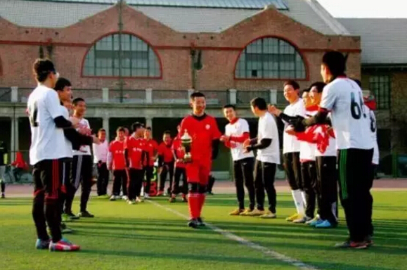 板凳观察！精神糖专访-足球就像糖果