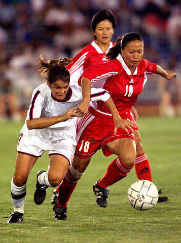 女足史上最强10号，曾讽足协有人该枪毙，为国征战37岁才生子